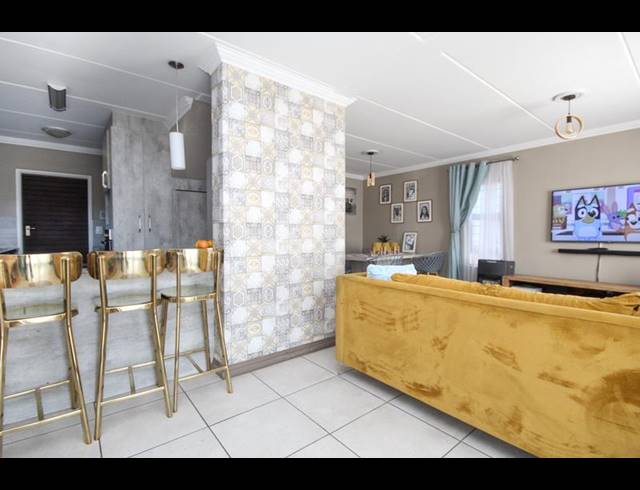 3 BEDROOM TOWNHOUSE FOR SALE IN AMBERFIELD